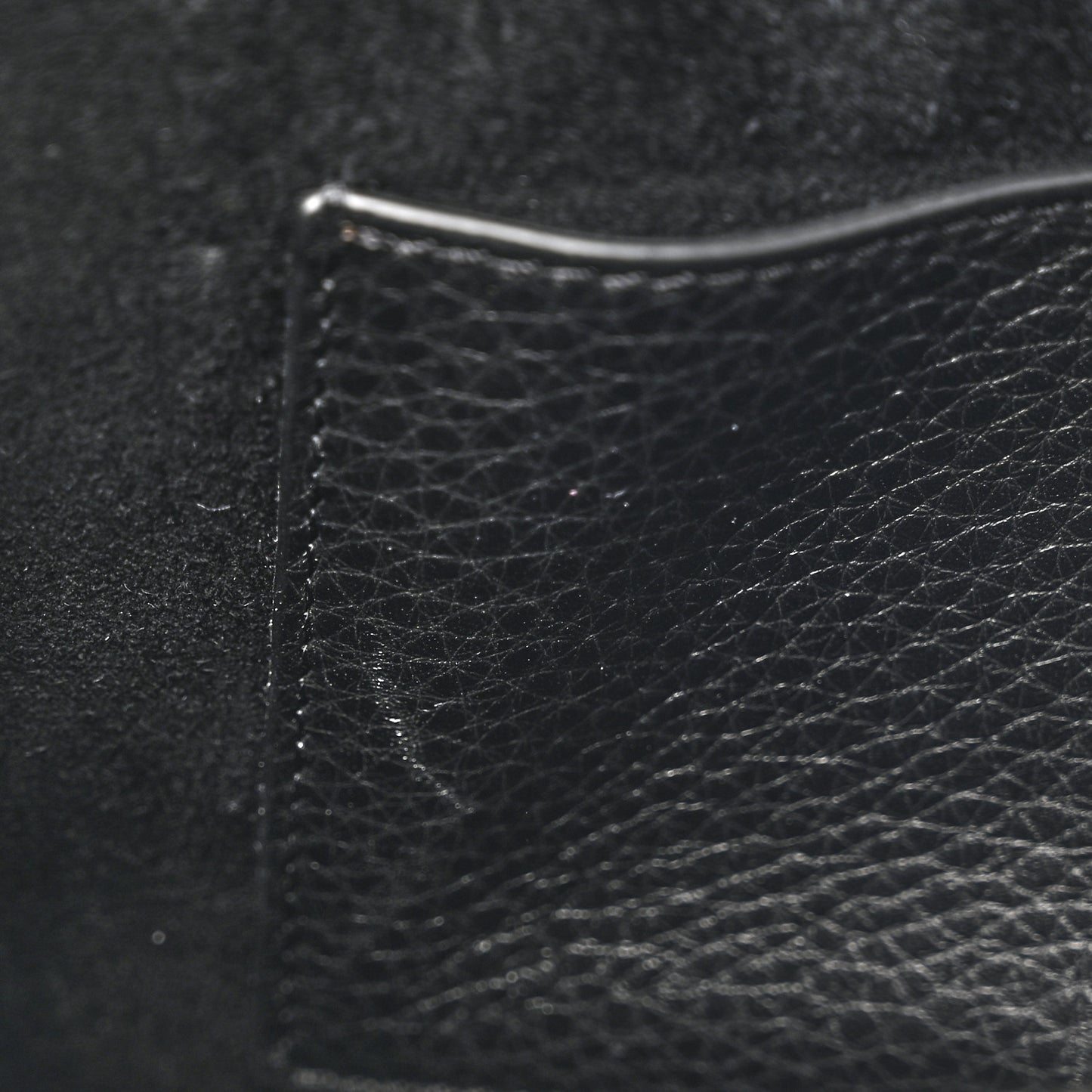 Pebbled Calfskin Monochrome Medium Rockstud Flip Lock Crossbody Bag Black