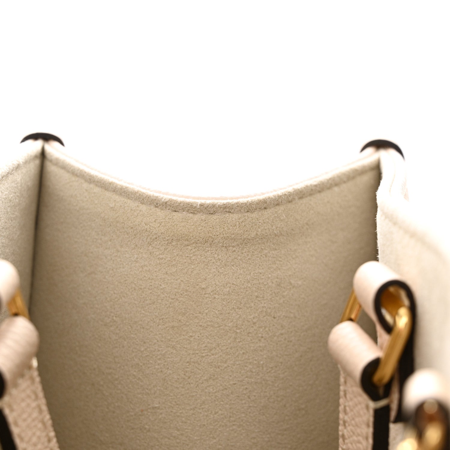 Louis Vuitton Empreinte Monogram Giant By The Pool Onthego MM Cream Saffron 11 of 11