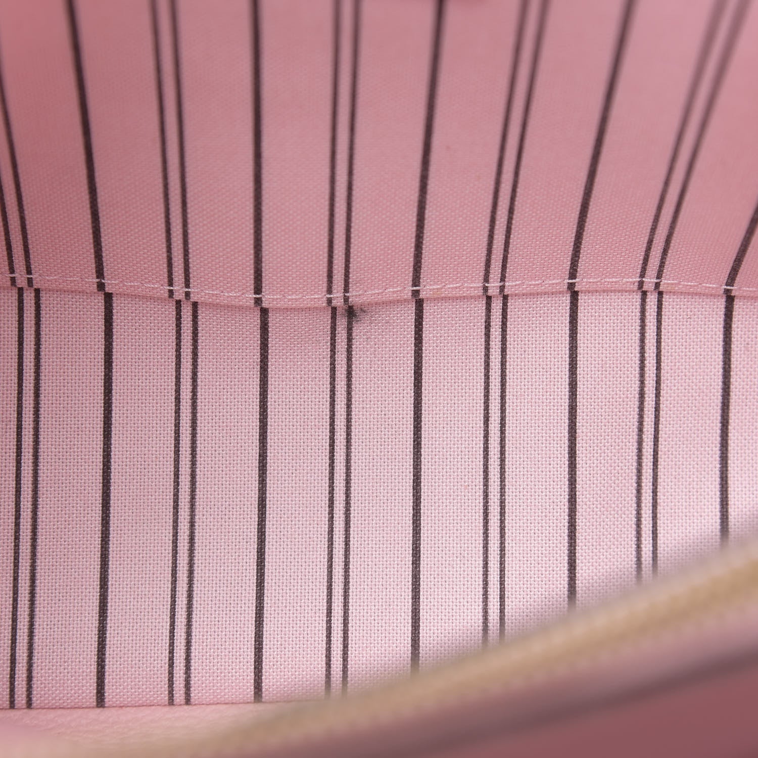 Louis Vuitton Empreinte Montaigne MM Rose Ballerine 15 of 15