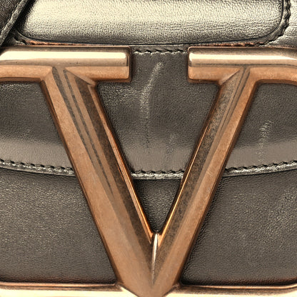 Valentino Garavani Metallic Nappa Small Supervee Crossbody Bag Silber 6 of 15