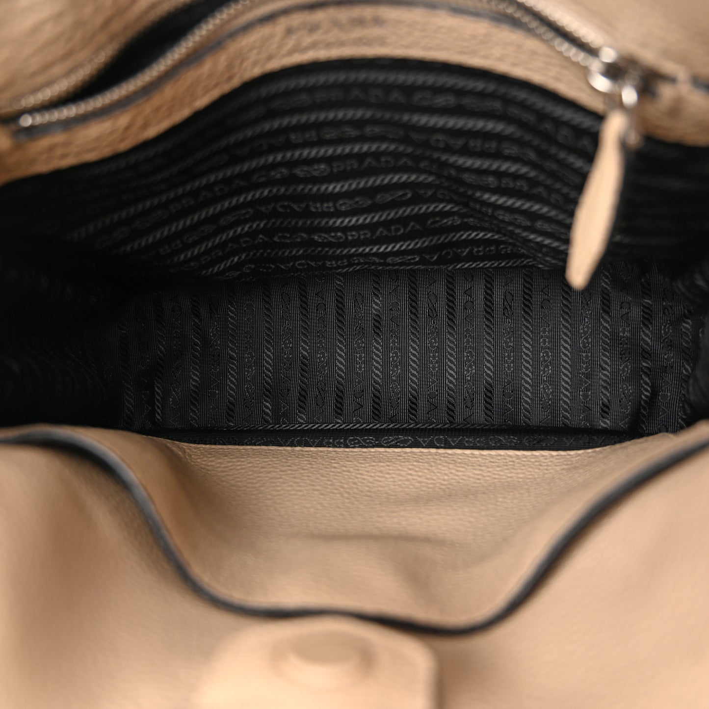 Vitello Daino Soft Hobo Messenger Bag Sabbia