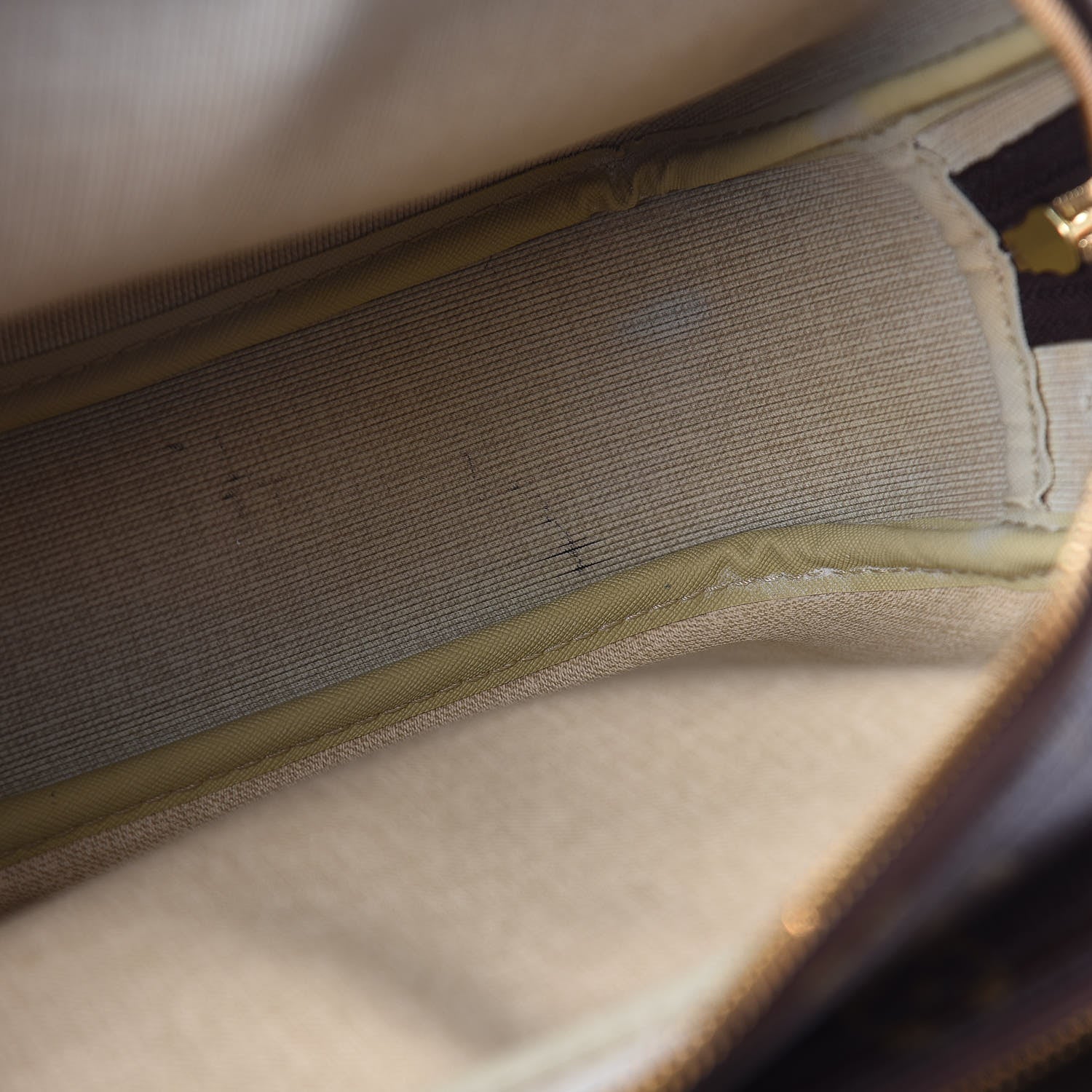 Louis Vuitton Monogram Reporter PM 9 of 11