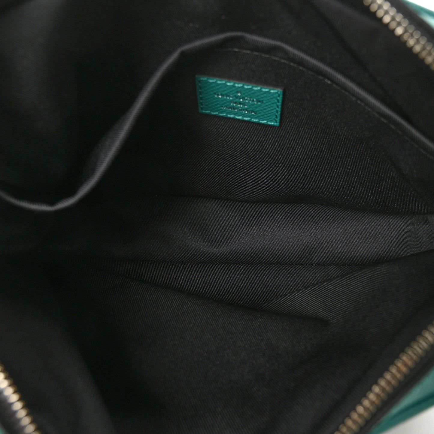 Taiga Monogram Outdoor Messenger Vert