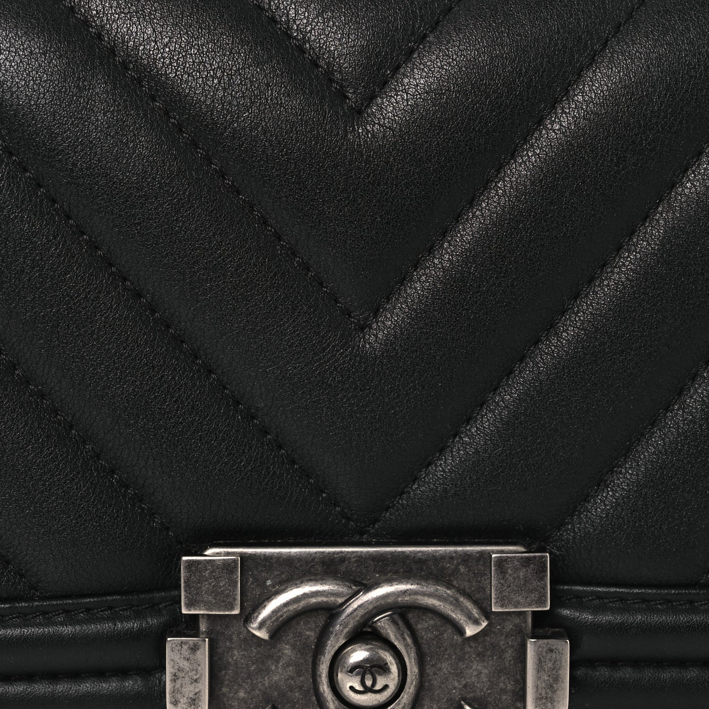 Lambskin Chevron Quilted Small Boy Flap Black