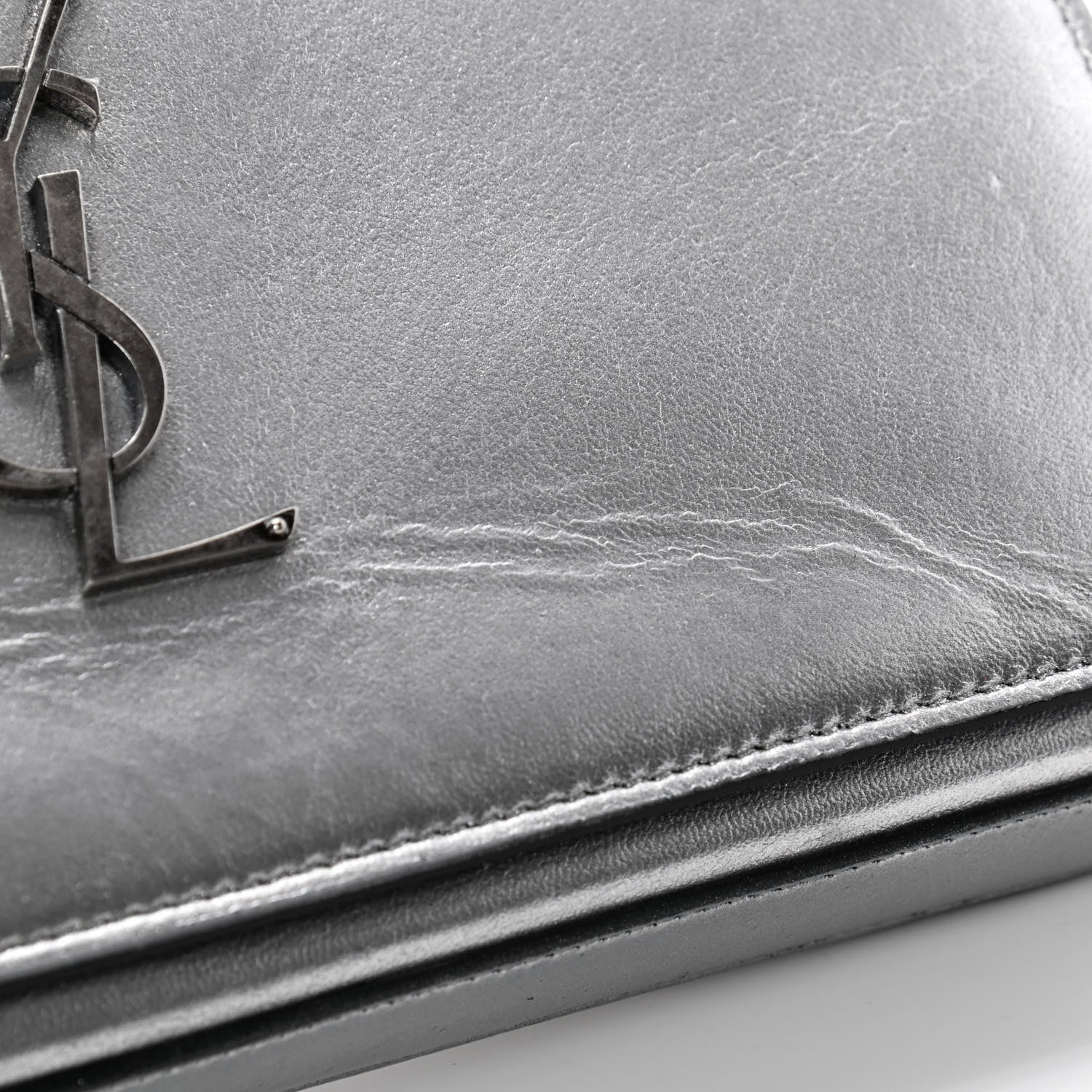 Saint Laurent Metallic Calfskin Monogram Chain Wallet Argento 7 of 10