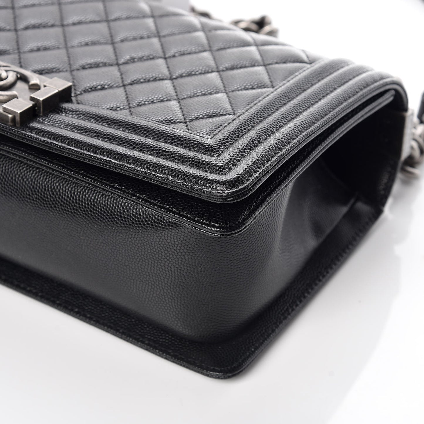 Caviar Quilted Medium Boy Flap Black