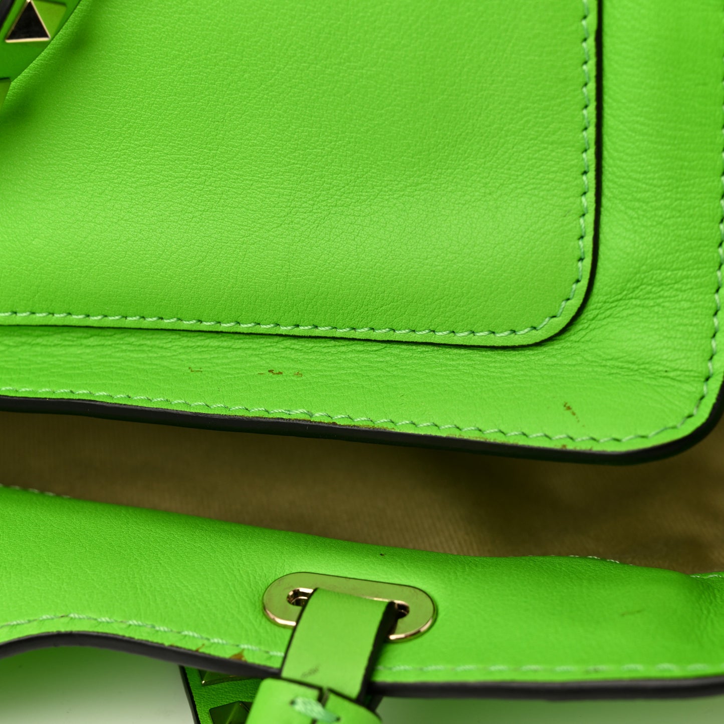 Vitello Medium Rockstud Tote Green Fluo