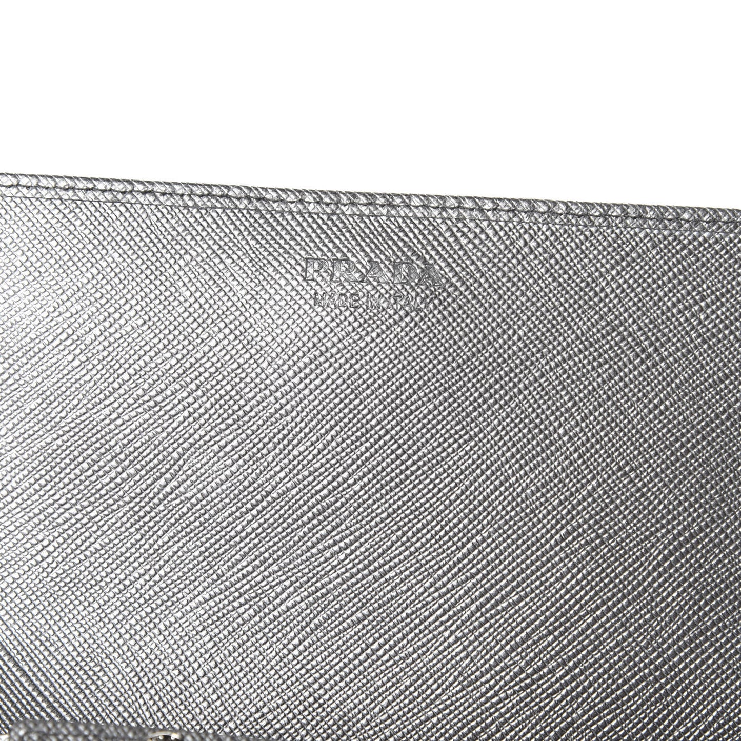 Metallic Saffiano Metal Chain Wallet Cromo