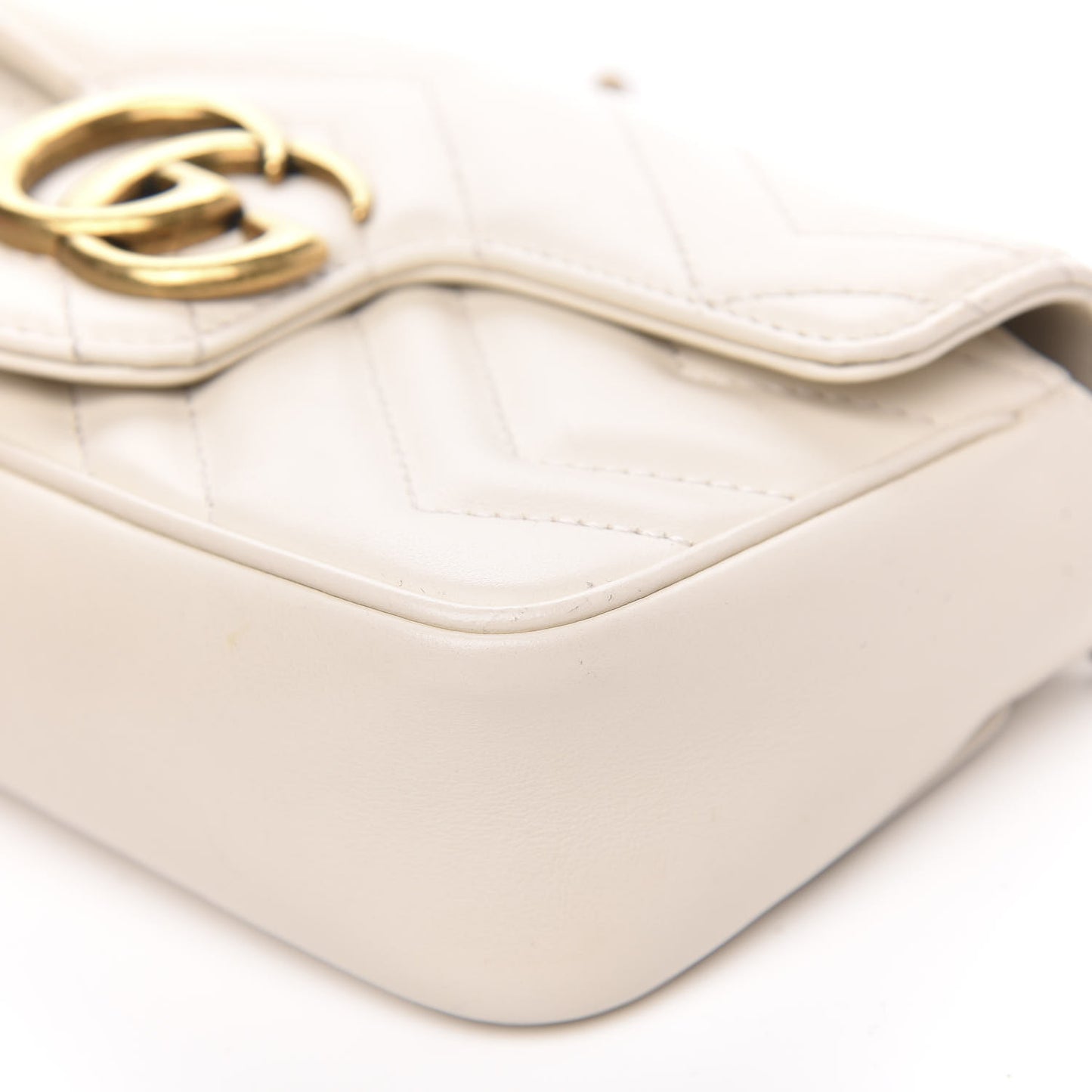 Calfskin Matelasse Super Mini GG Marmont Shoulder Bag White