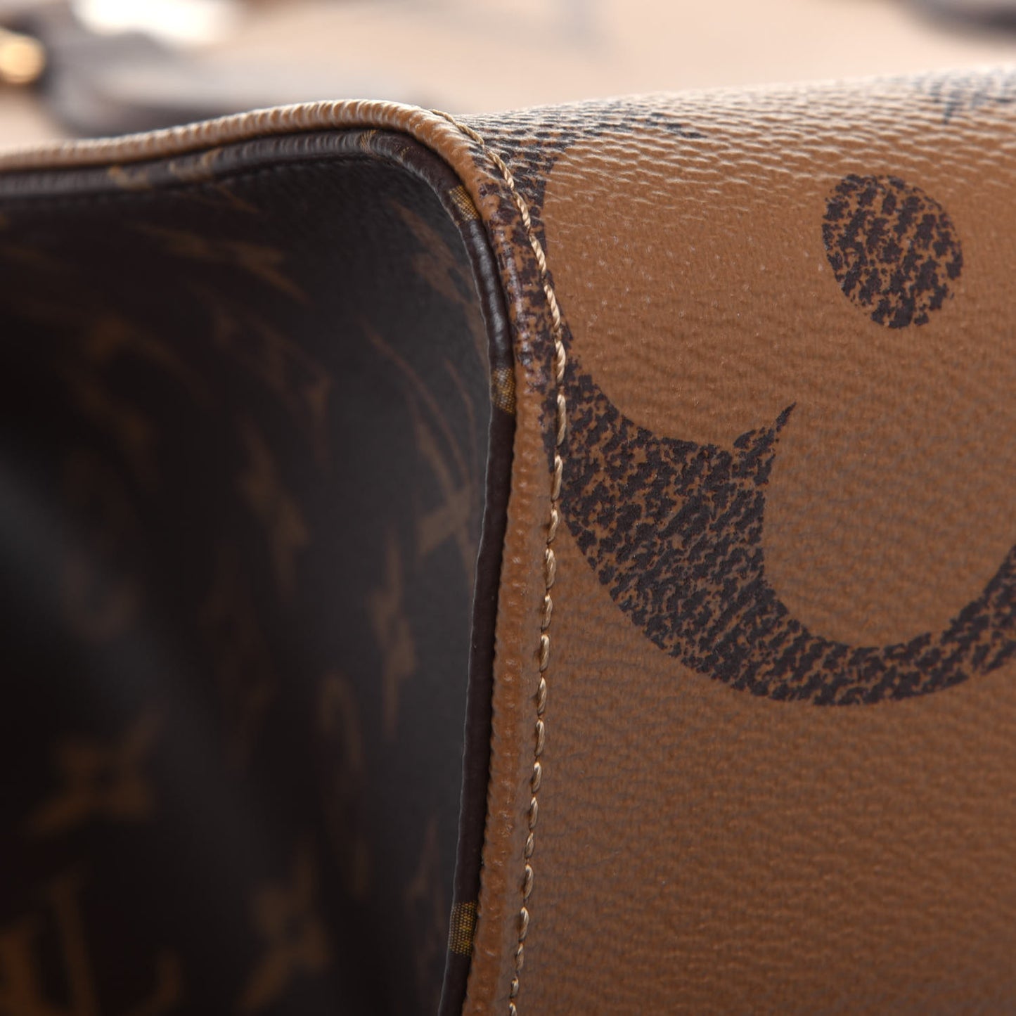 Reverse Monogram Giant Onthego MM