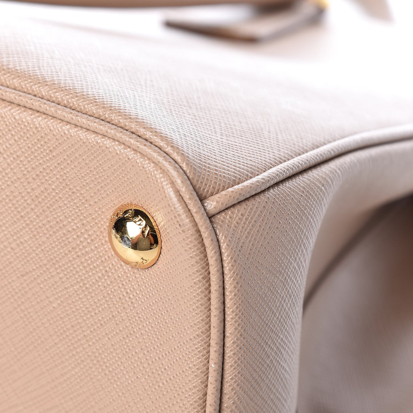 Saffiano Lux Large Galleria Double Zip Tote Cammeo