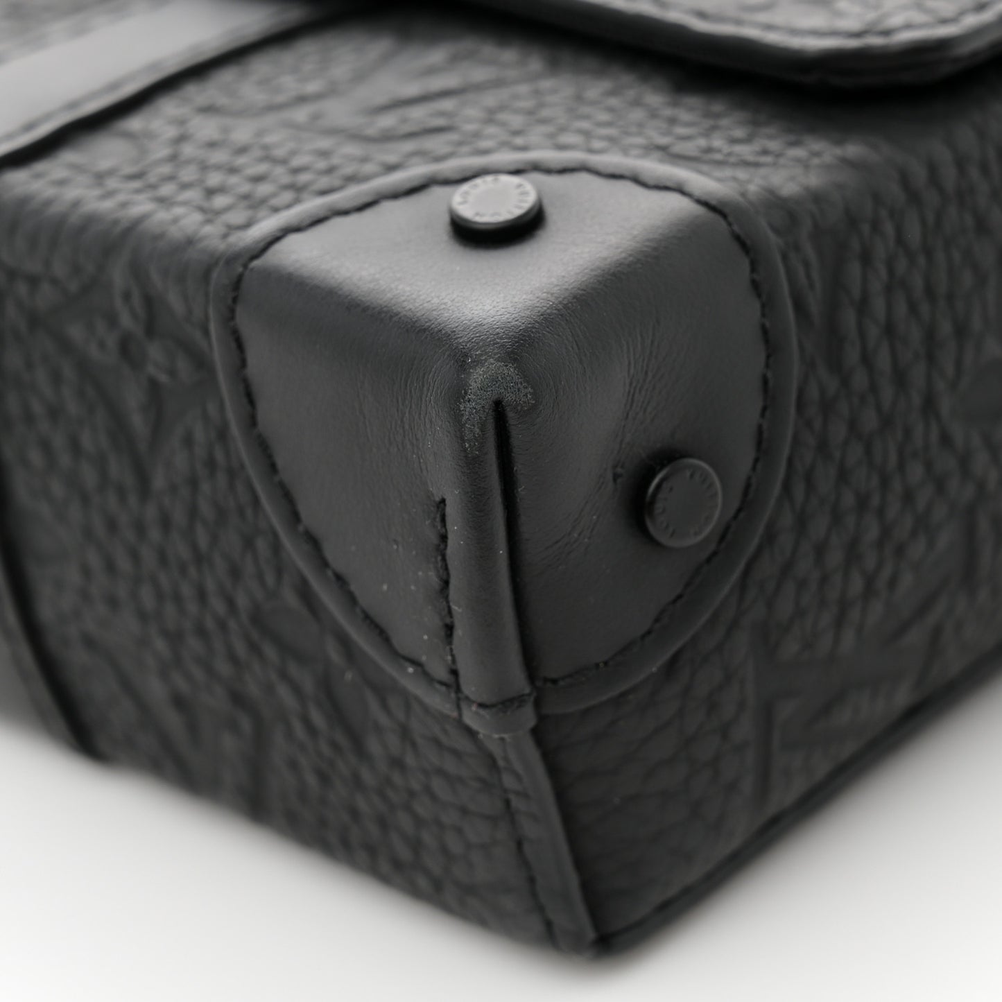 Taurillon Monogram Trunk Messenger Black
