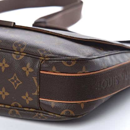 Louis Vuitton Monogram Beaubourg MM Messenger Bag 14 of 15