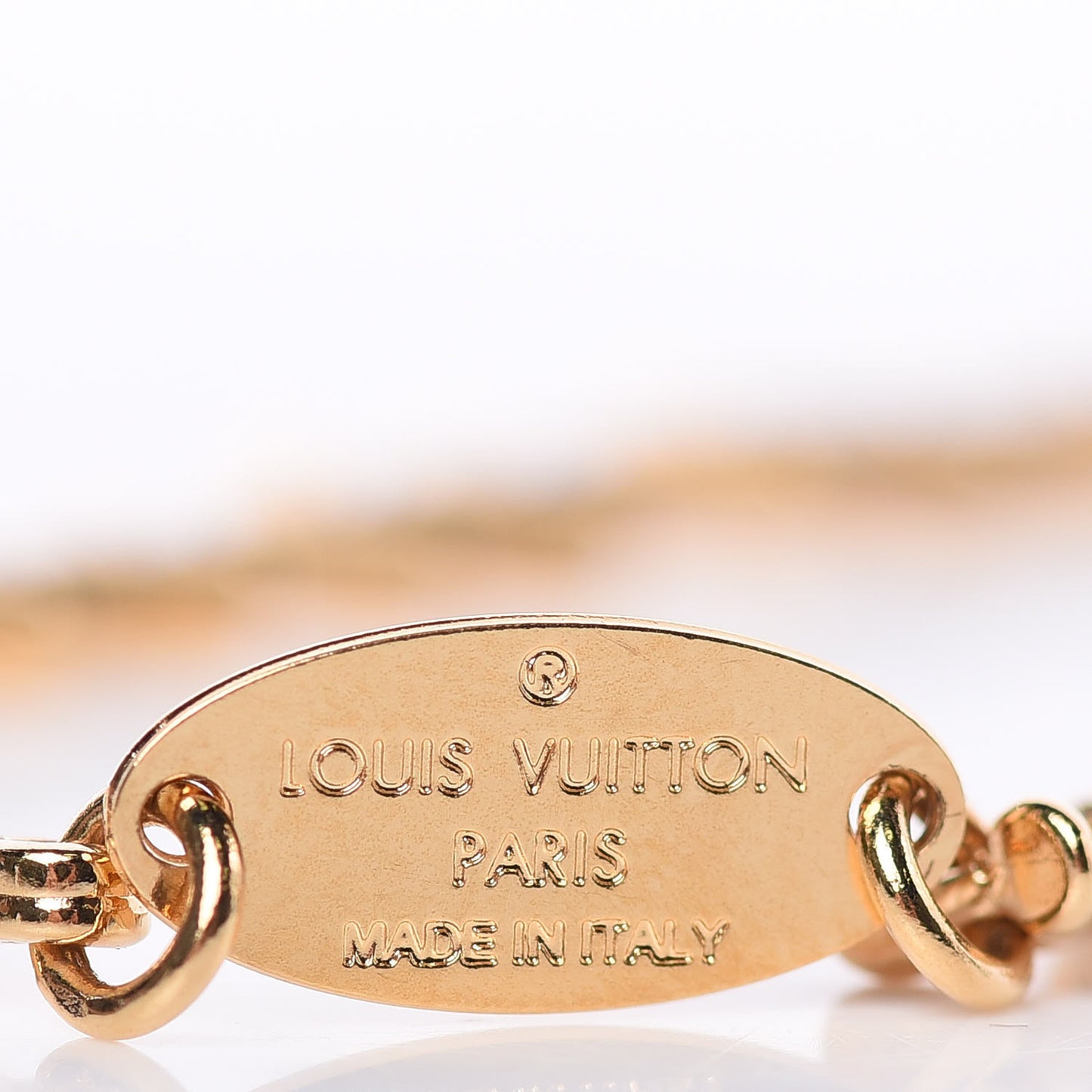 Petit Essential V Bracelet Gold