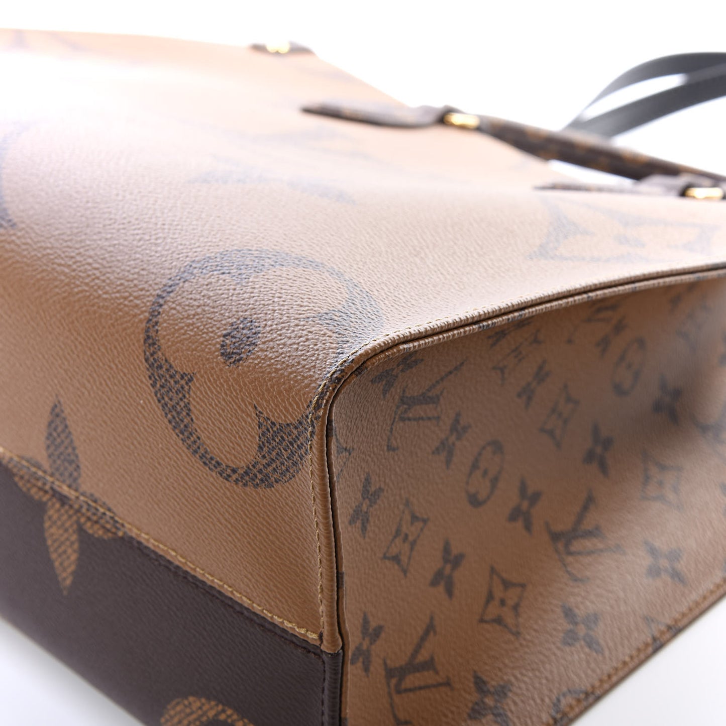 Reverse Monogram Giant Onthego MM