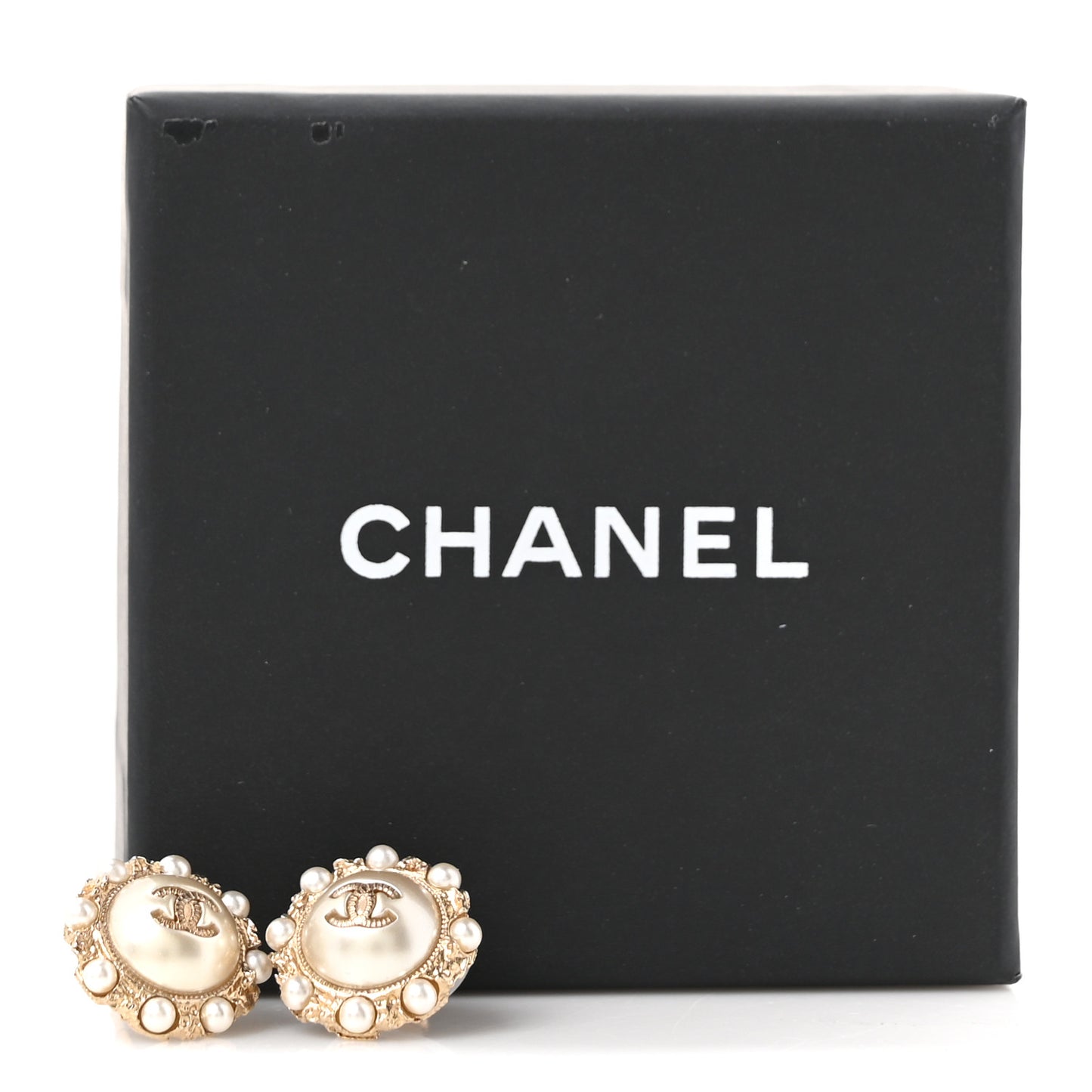 Metal Pearl CC Round Earrings Gold