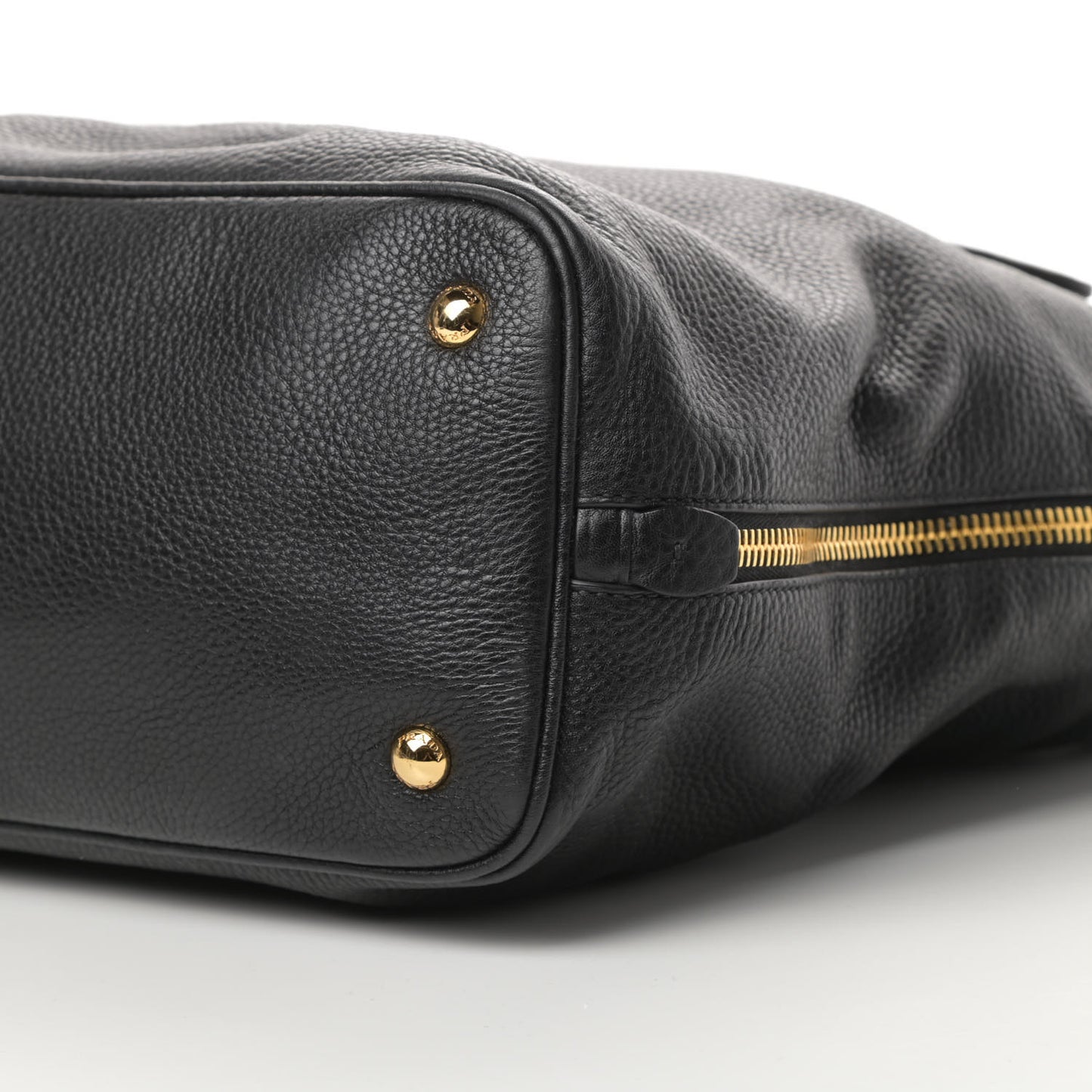 Vitello Daino Side Zip Tote Black