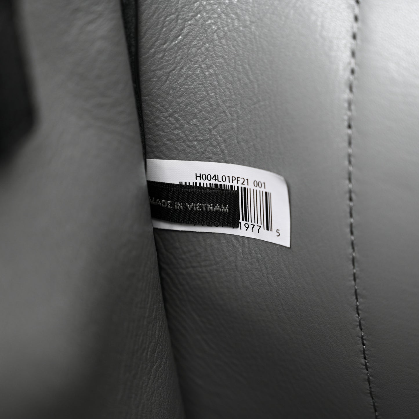 Grained Calfskin Medium The Tote Bag Black