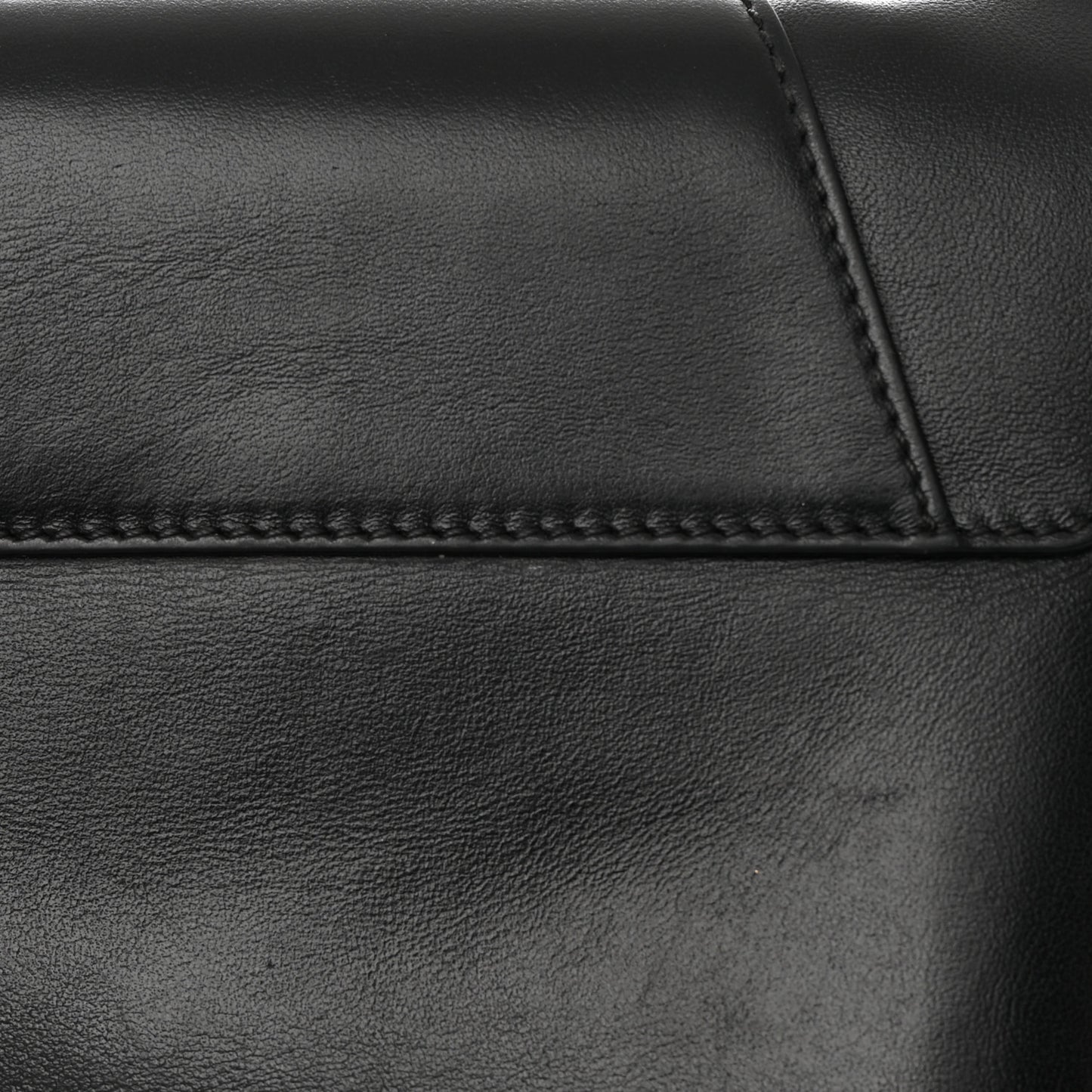 Vitello Virtus Chain Clutch Black