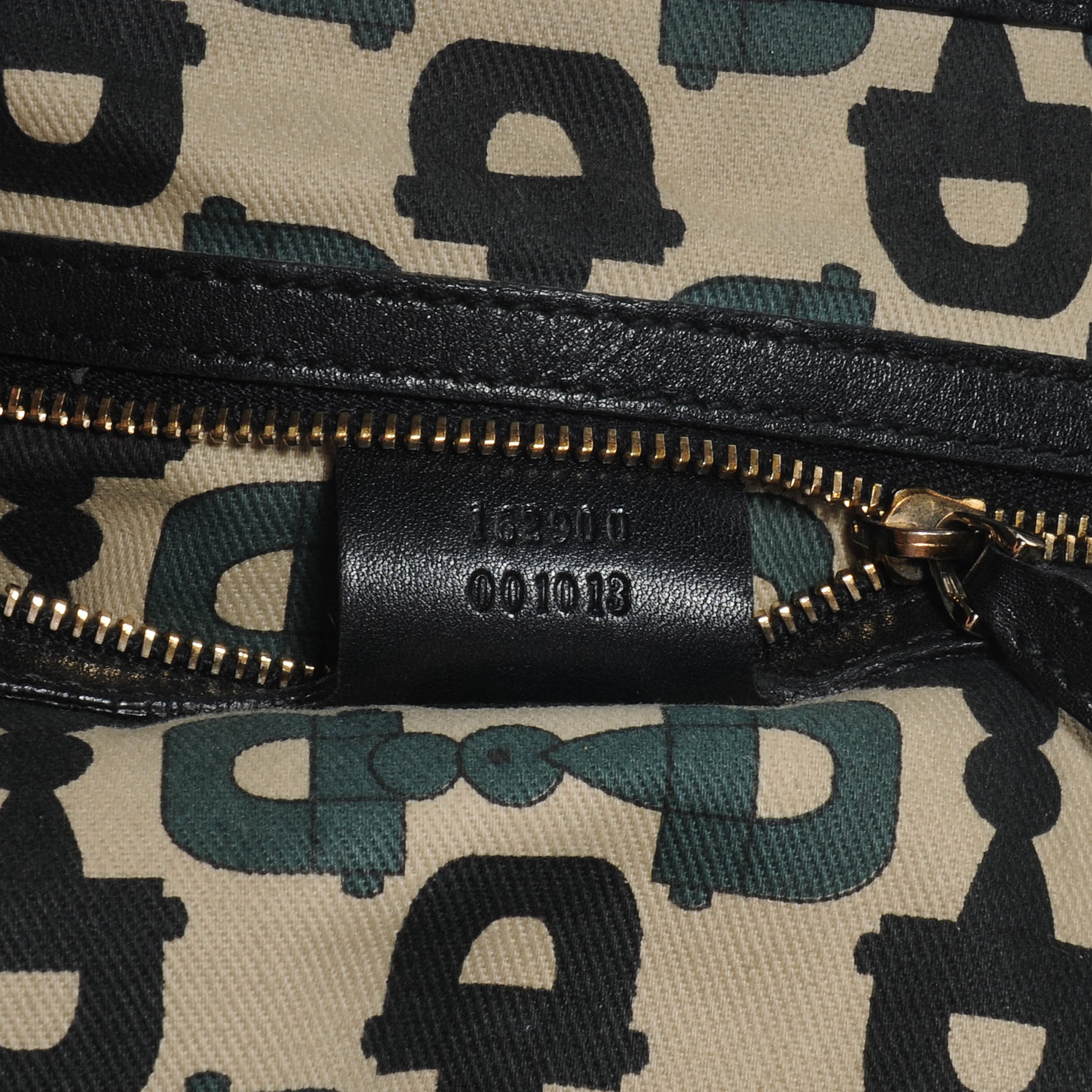 Gucci Guccissima Small Pelham Black 7 of 8