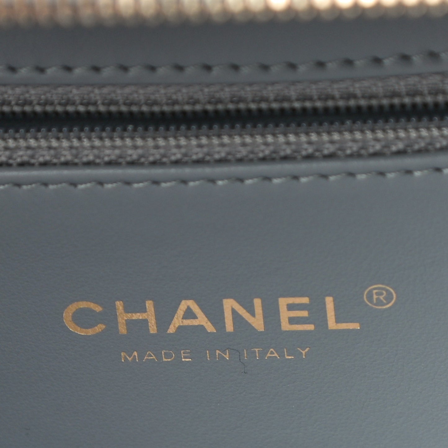 Caviar Quilted Medium CC Filigree Vanity Case Grey