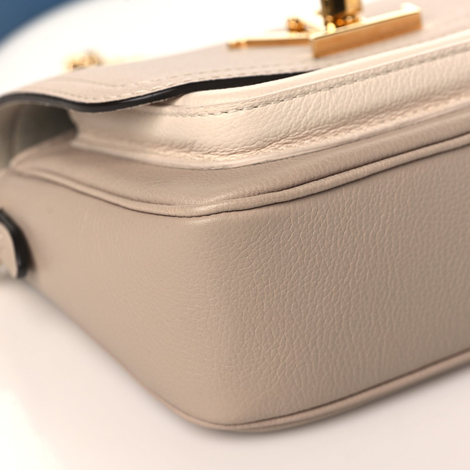 Louis Vuitton Grained Calfskin Lockme Tender Greige 7 of 8