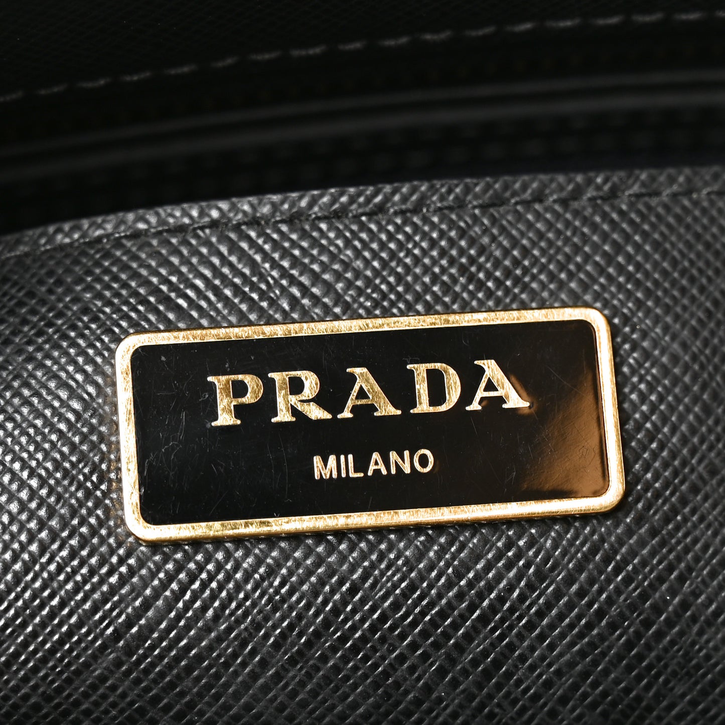Saffiano Lux Medium Galleria Double Zip Tote Black