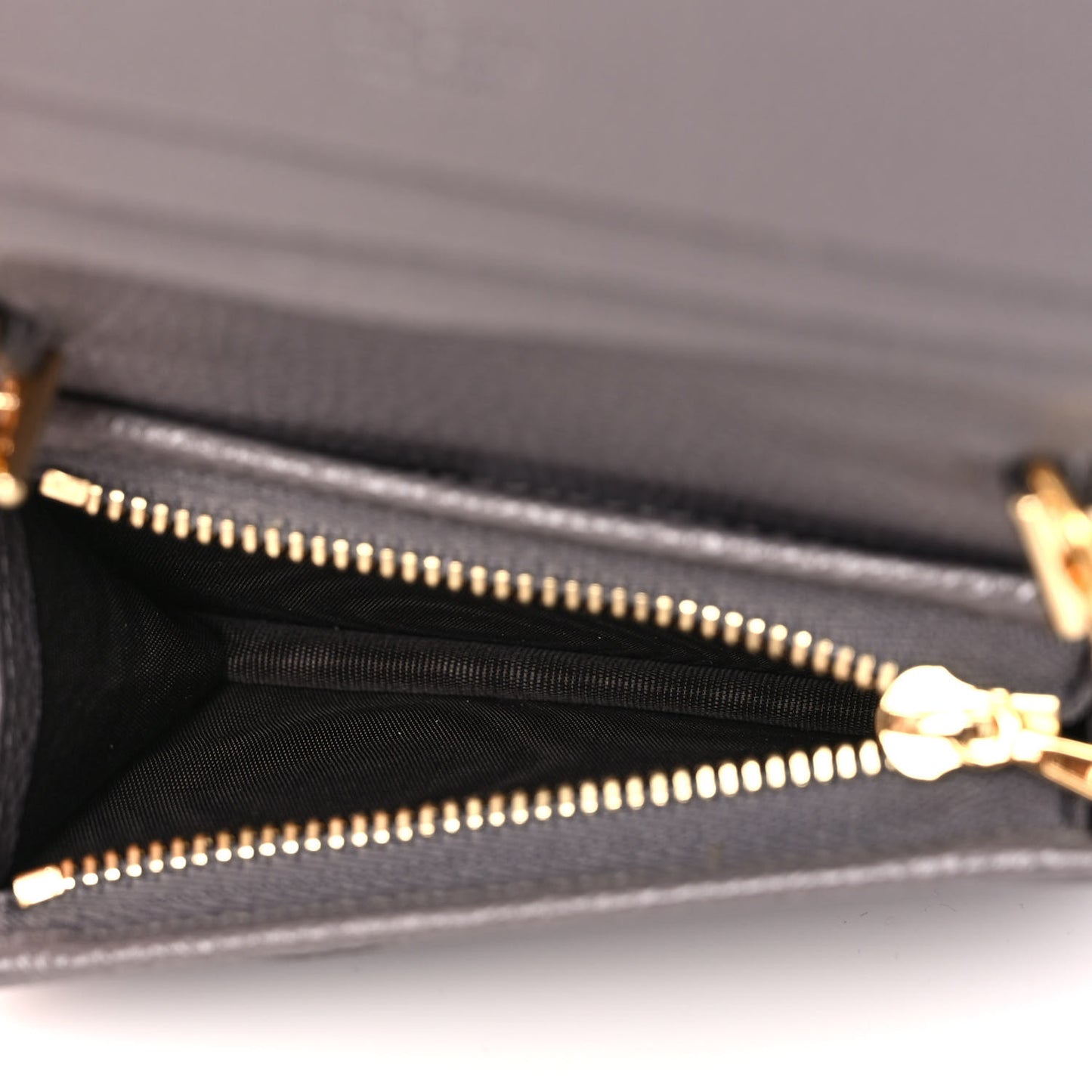 Grainy Calfskin Zumi Chain Card Case Wallet Dusty Grey