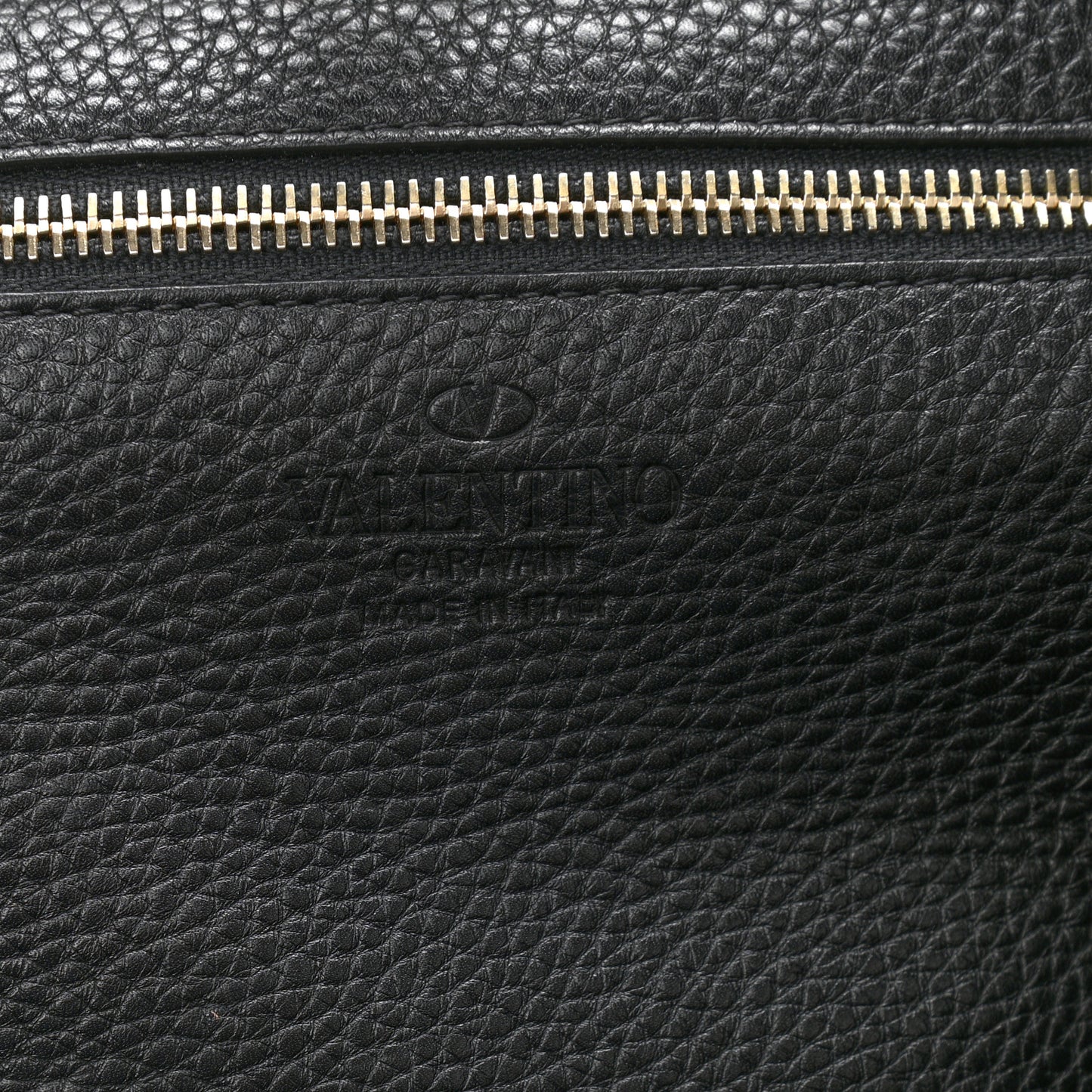 Pebbled Calfskin Medium Rockstud Tote Black