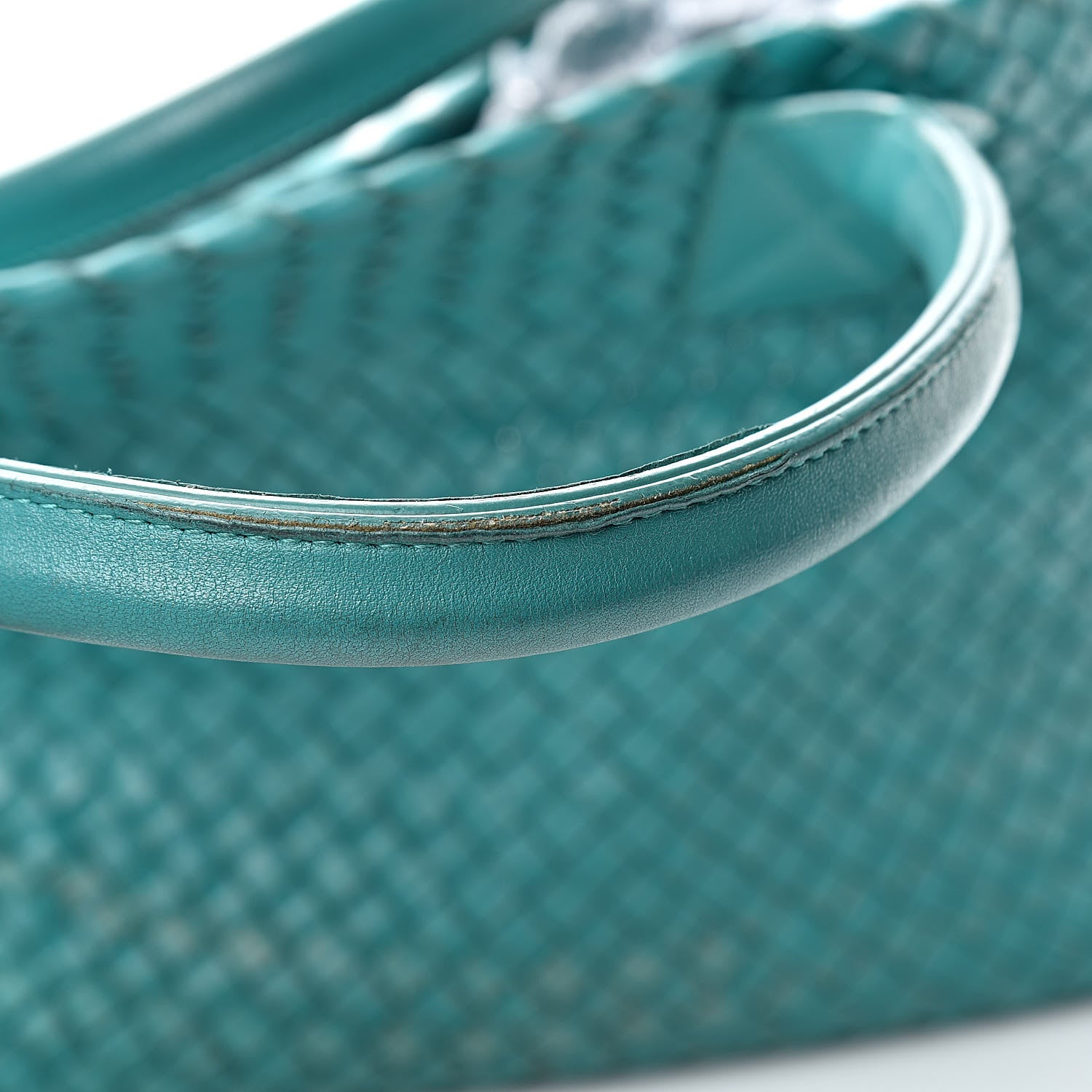 Bottega Veneta Nappa Intrecciato Medium Cabat Lagoon 27 of 28