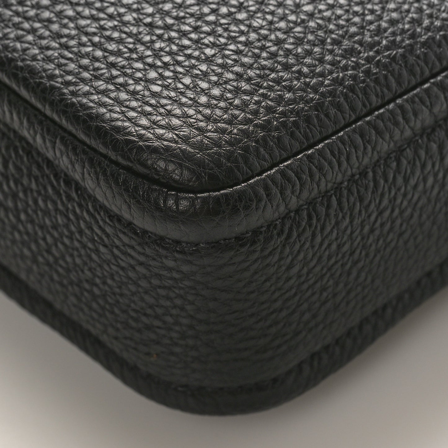 Vitello Daino Soft Camera Crossbody Black