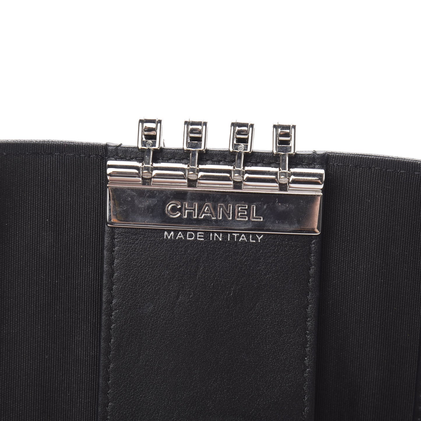 Goatskin Camellia Embossed 4 Key Holder Black