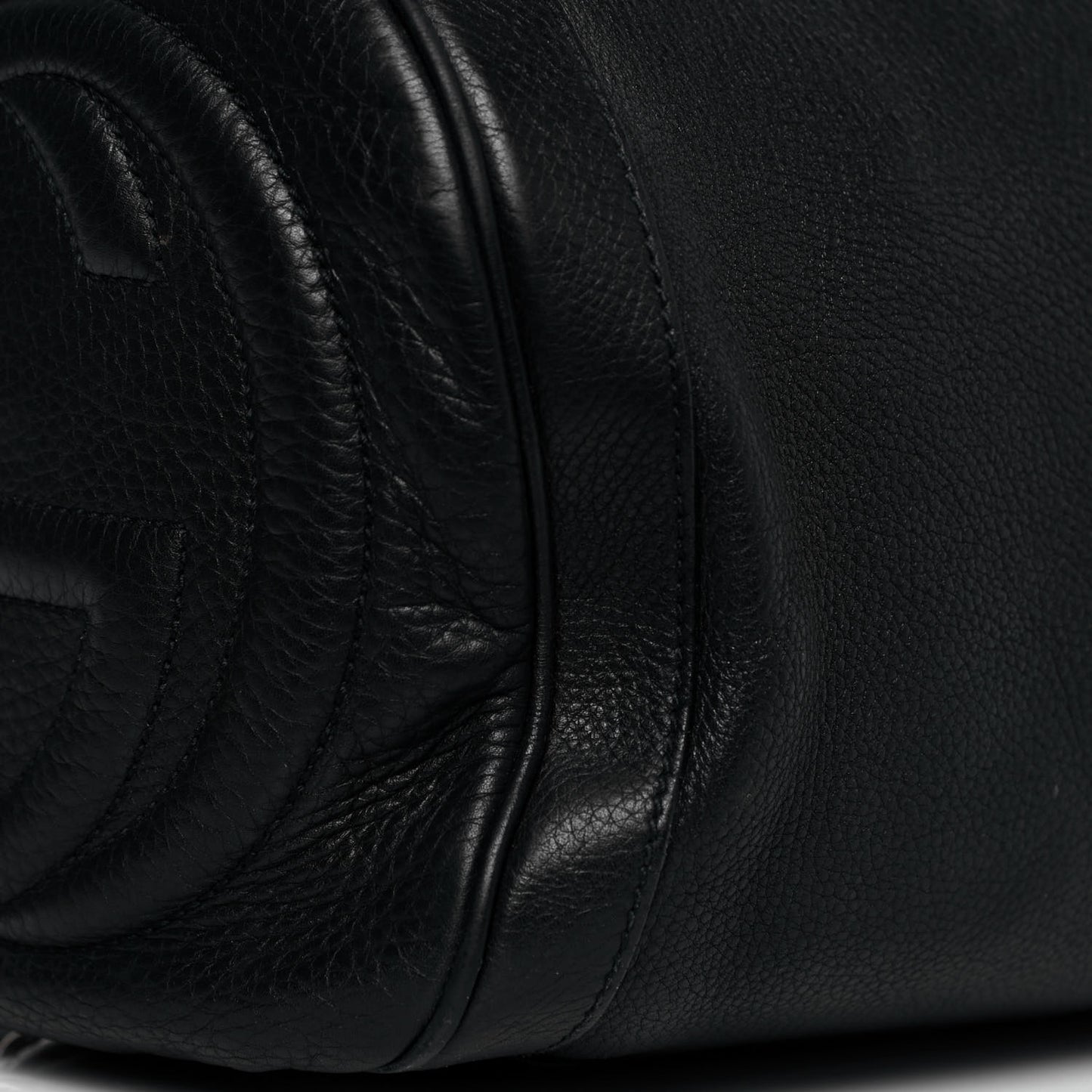 Pebbled Calfskin Medium Soho Boston Black