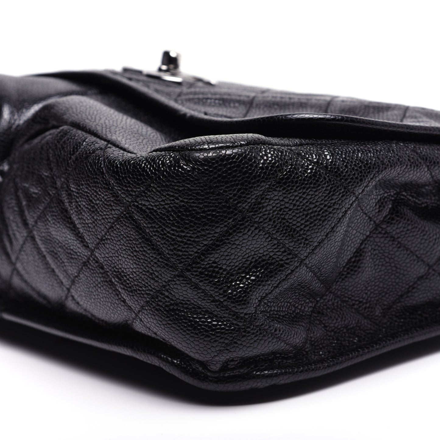 Grained Calfskin Large Natural Beauty Flap Black