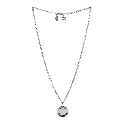 Chanel Resin Coco CC Necklace Gold 3 of 5