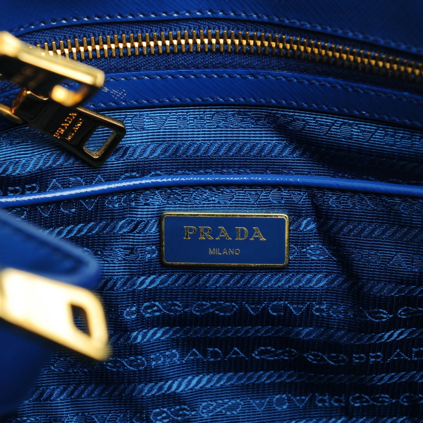 Saffiano Vernice Medium Galleria Double Zip Tote Azzurro
