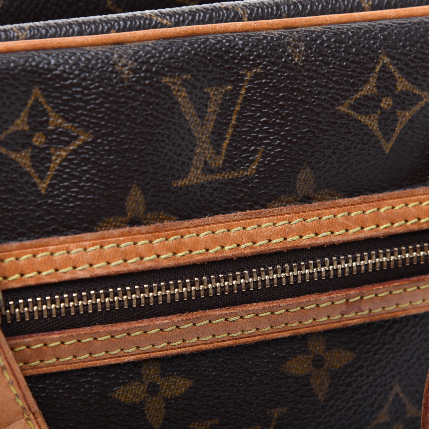 Louis Vuitton Monogram Cite MM 25 of 31