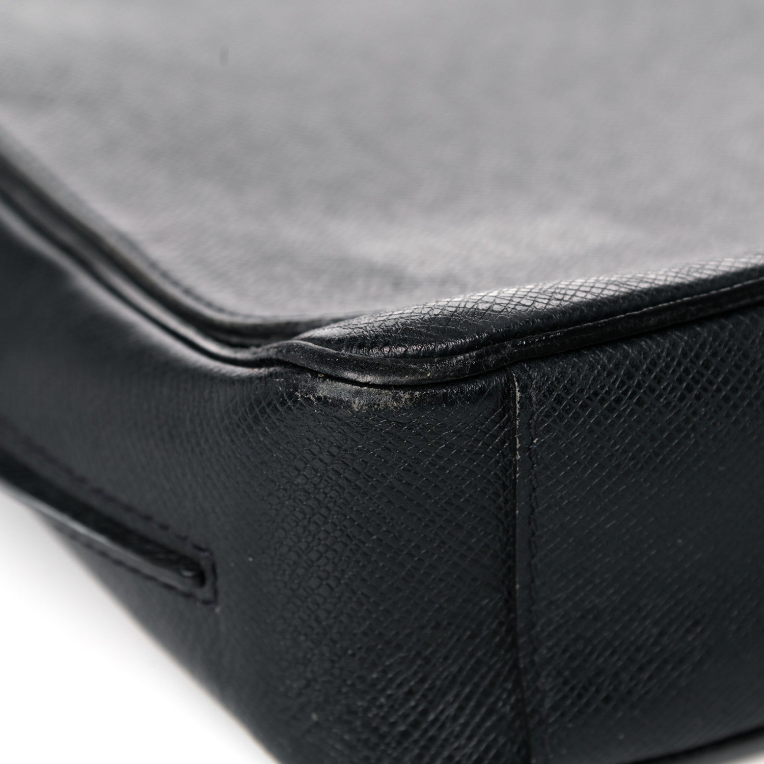 Louis Vuitton Taiga Milo Messenger Boreal 7 of 25