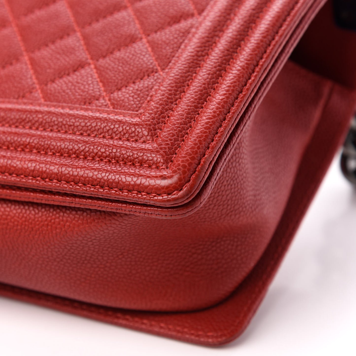 Caviar Quilted Medium Boy Flap Red