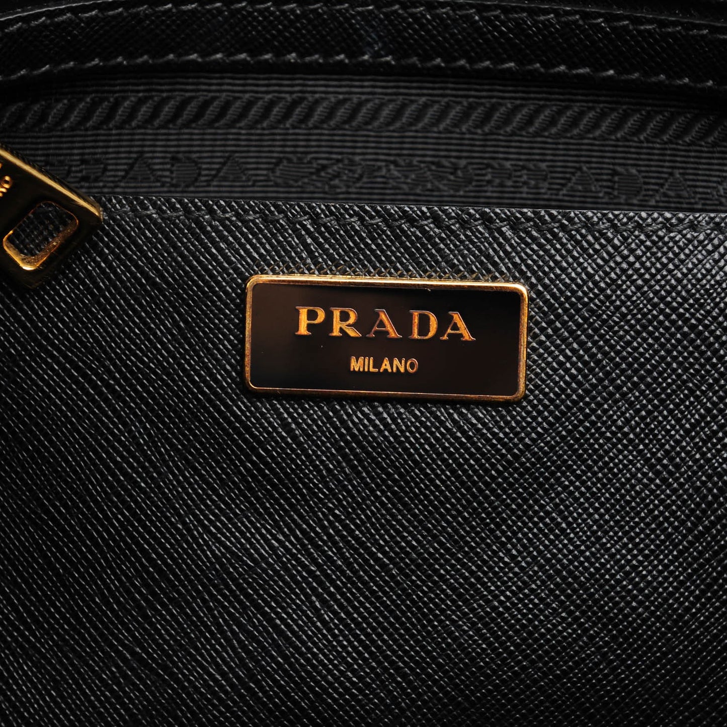 Saffiano Medium Galleria Double Zip Tote Black