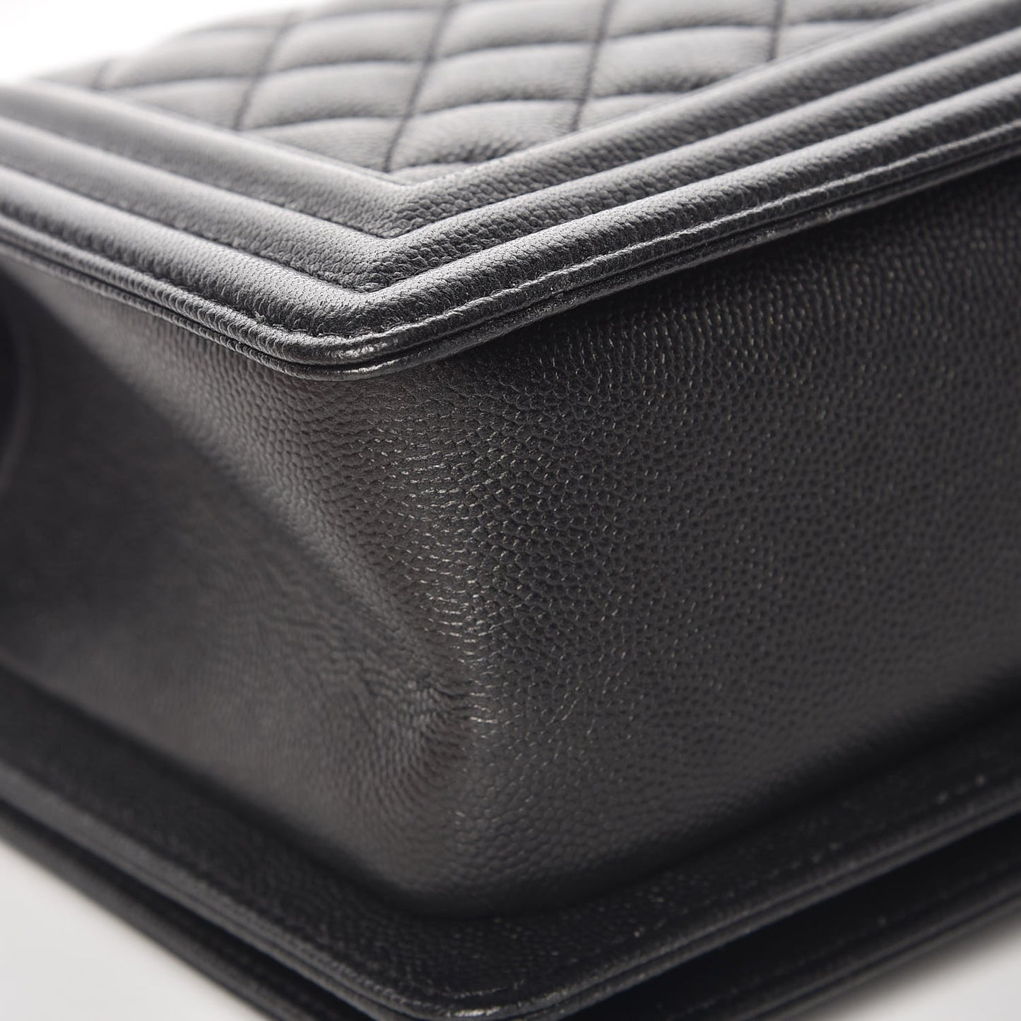 Caviar Quilted Medium Boy Flap So Black