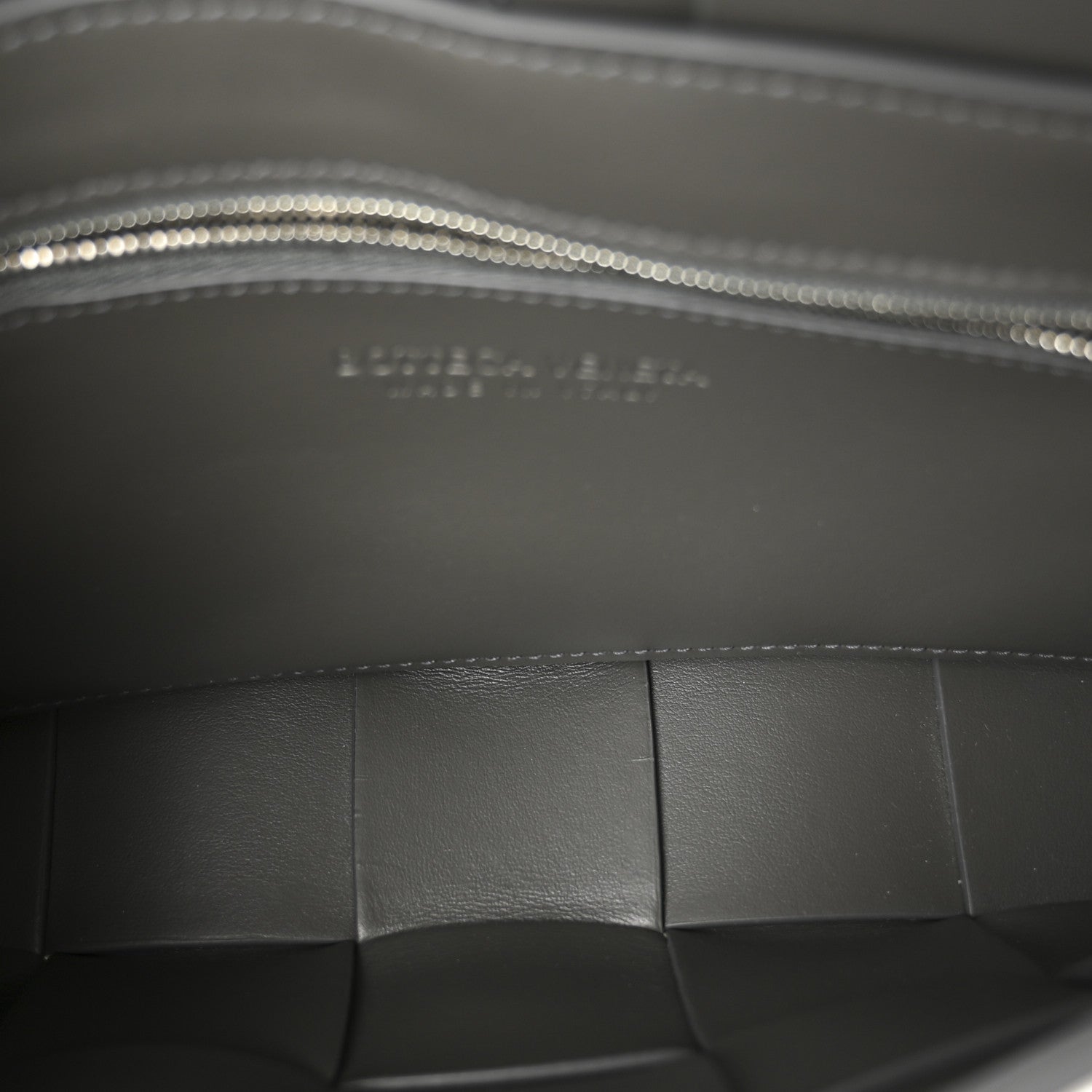 Bottega Veneta Calfskin Maxi Intrecciato Versatile Cassette Bag Thunder 5 of 10