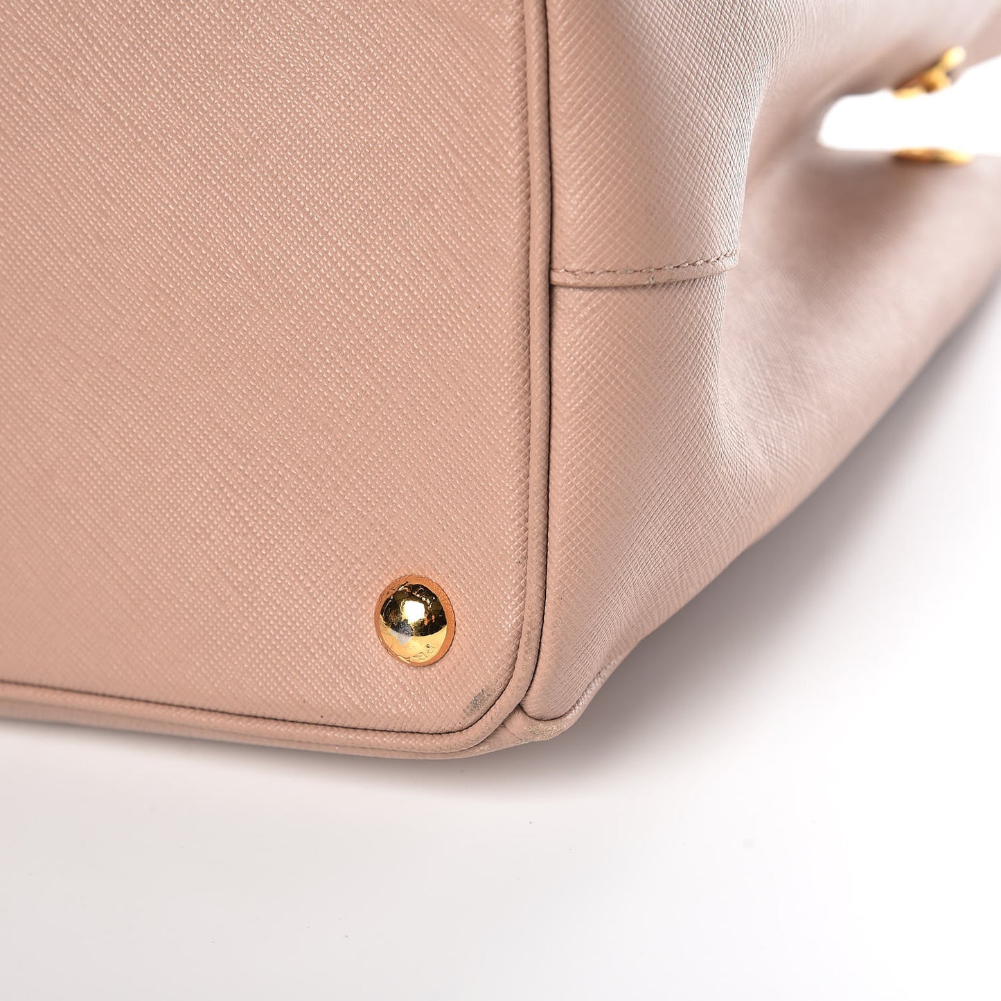 Saffiano Medium Galleria Double Zip Tote Cammeo