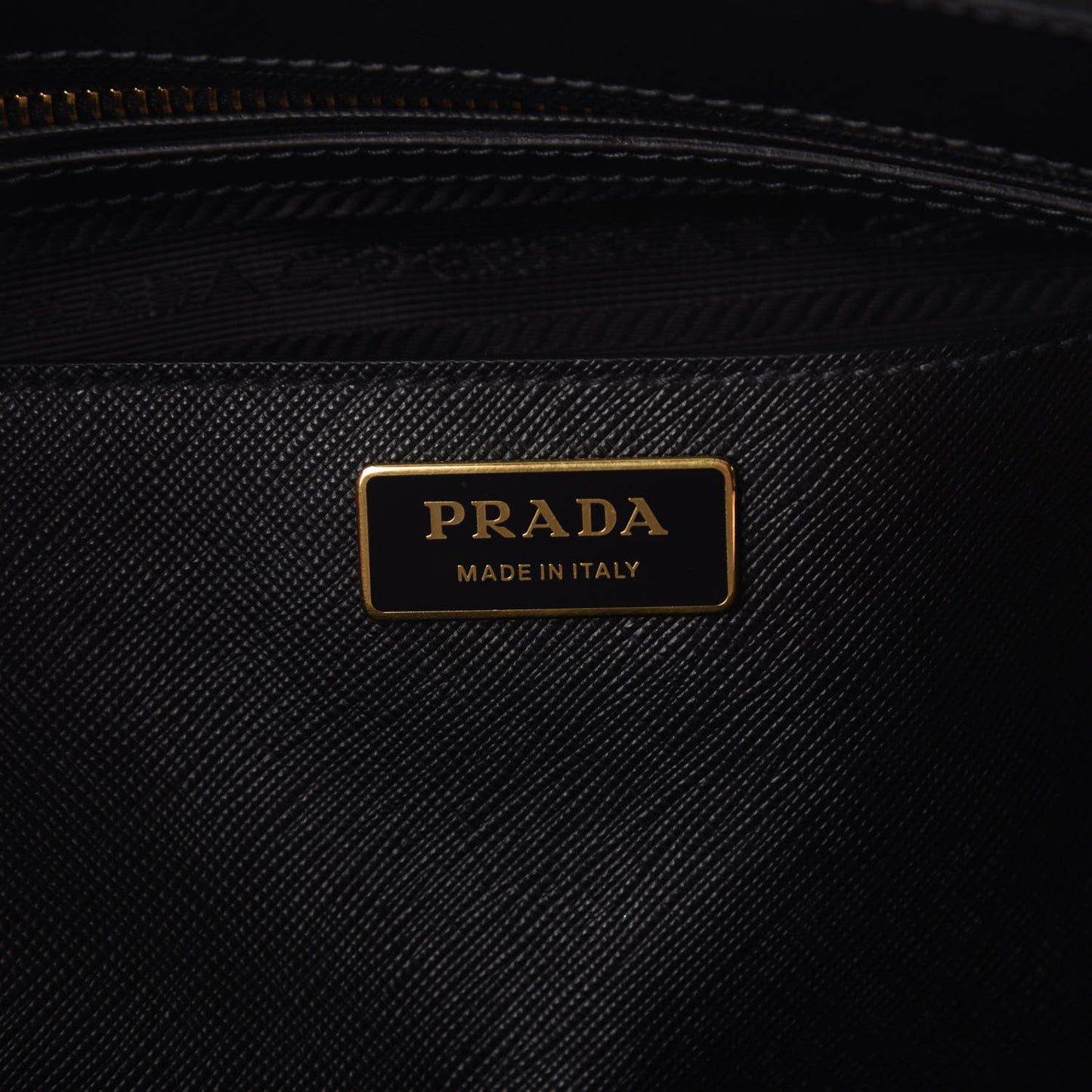 Saffiano Medium Galleria Double Zip Tote Black
