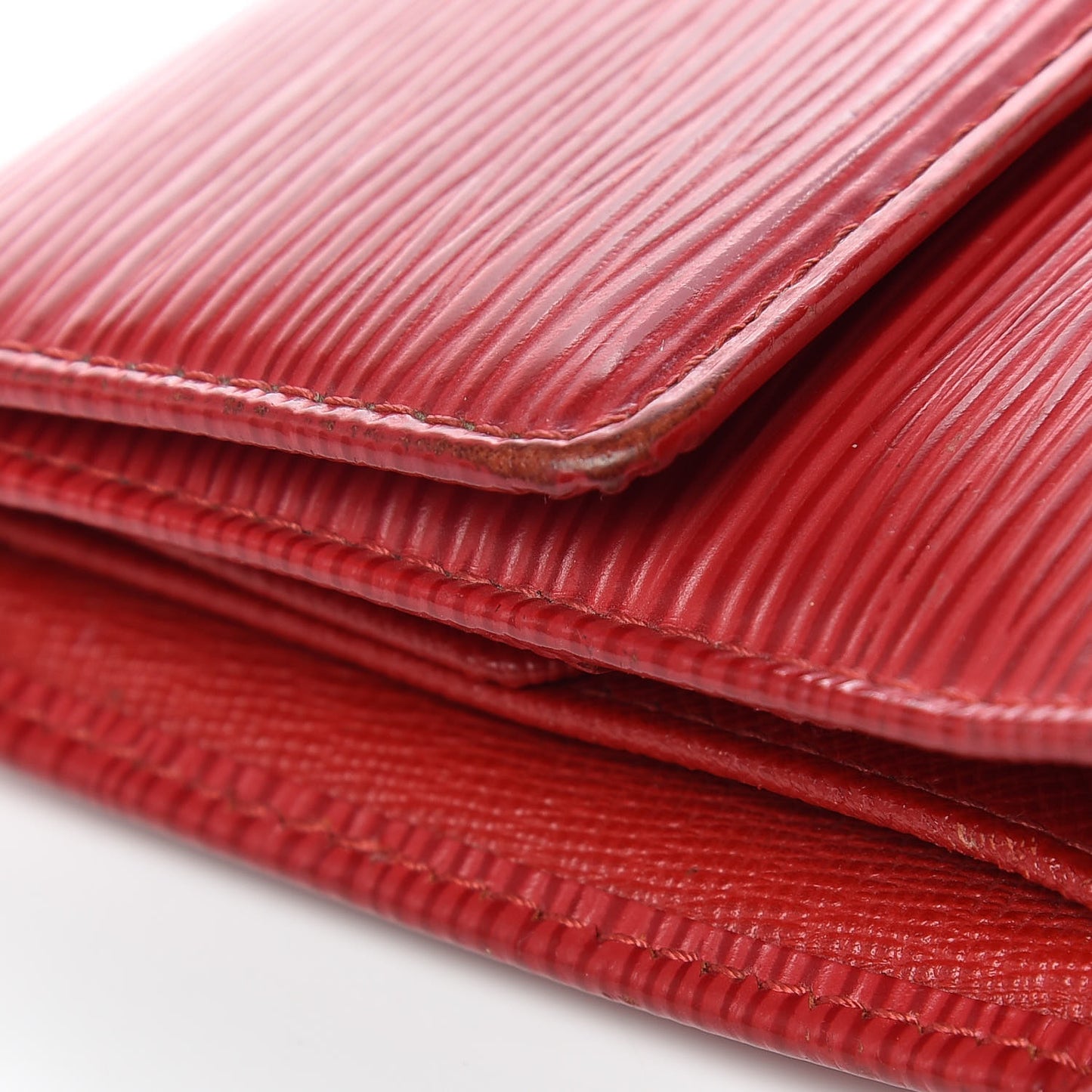 Epi Porte Tresor International Wallet Rouge