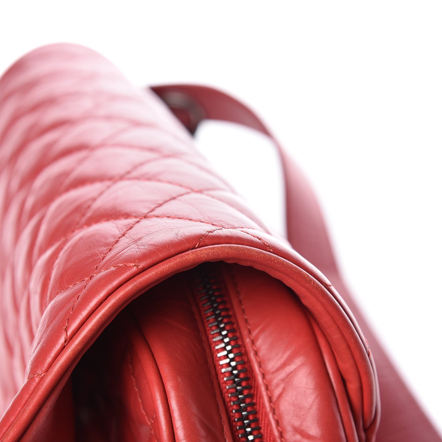 Aged Calfskin Quilted Medium Chain Detail Flap Red