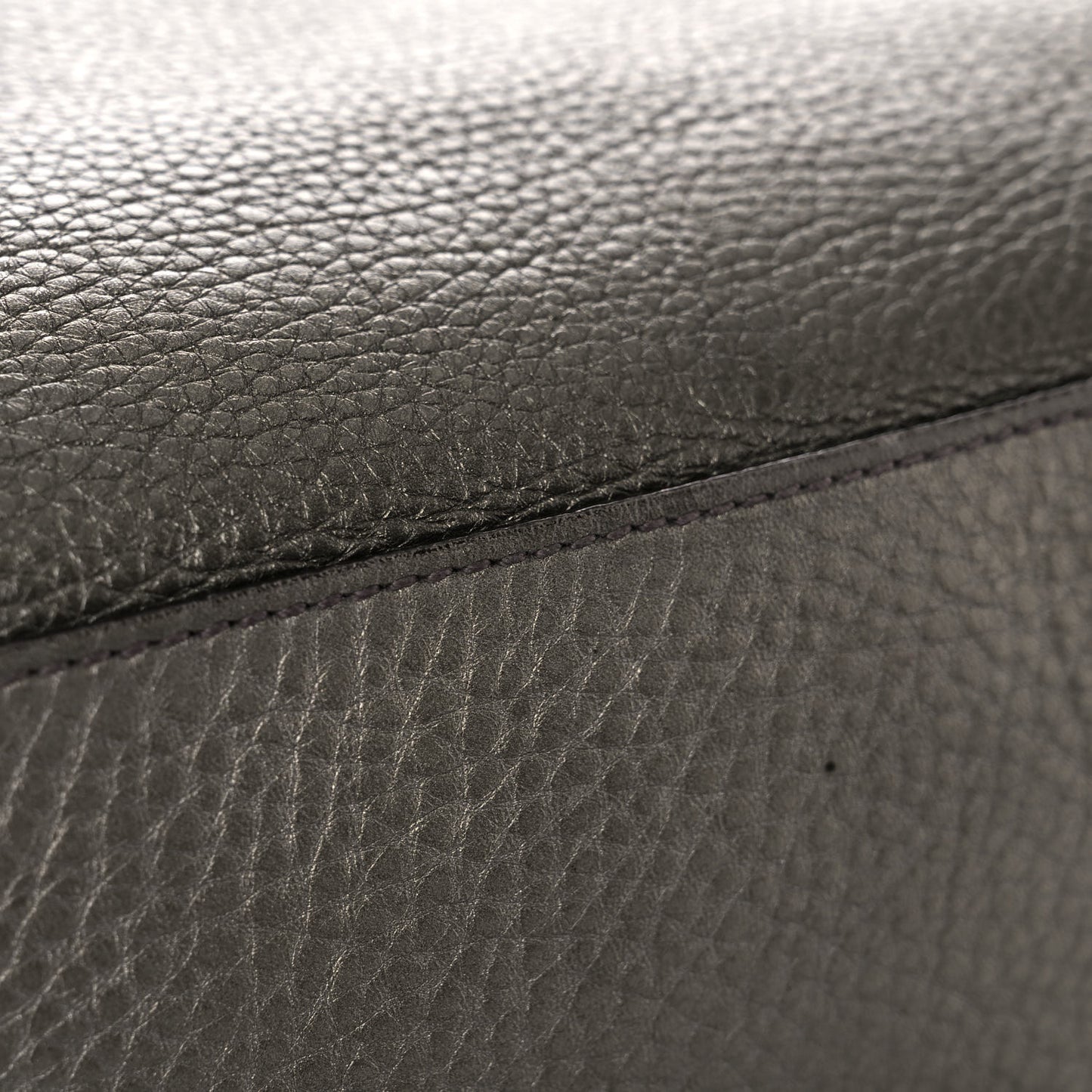 Metallic Pebbled Calfskin Medium Soho Chain Shoulder Bag Sasso