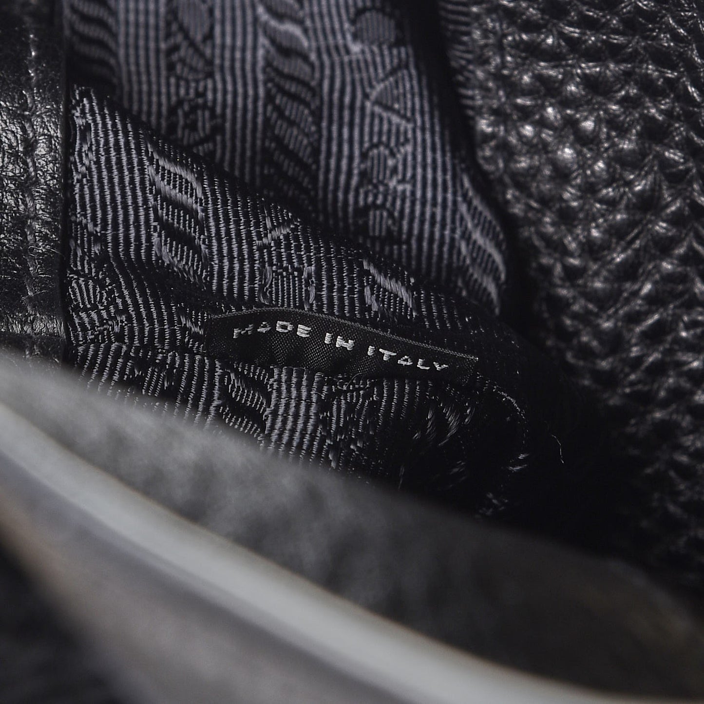Vitello Daino Tote Nero Black