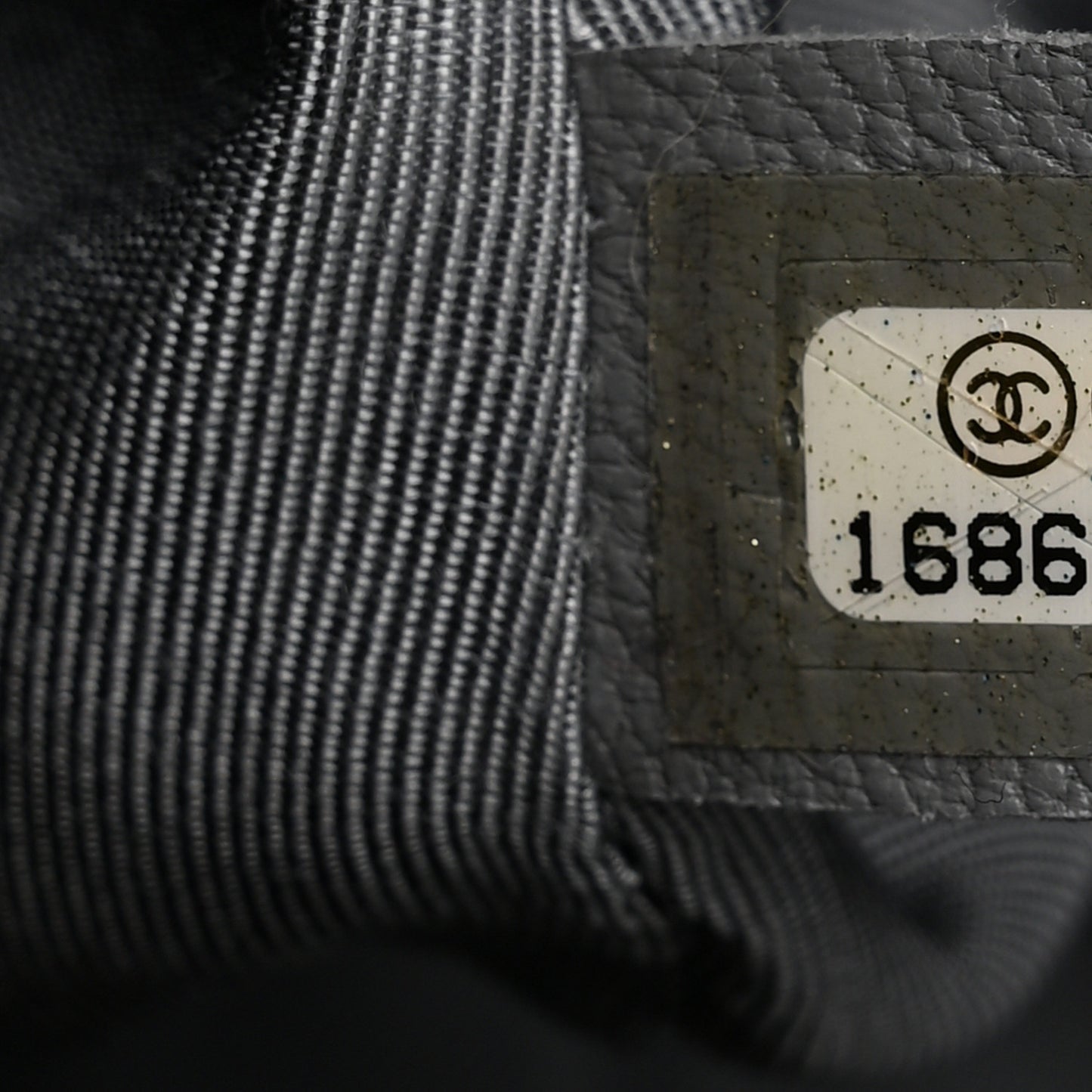 Distressed Glazed Caviar Quilted Large Elastic Tote Black