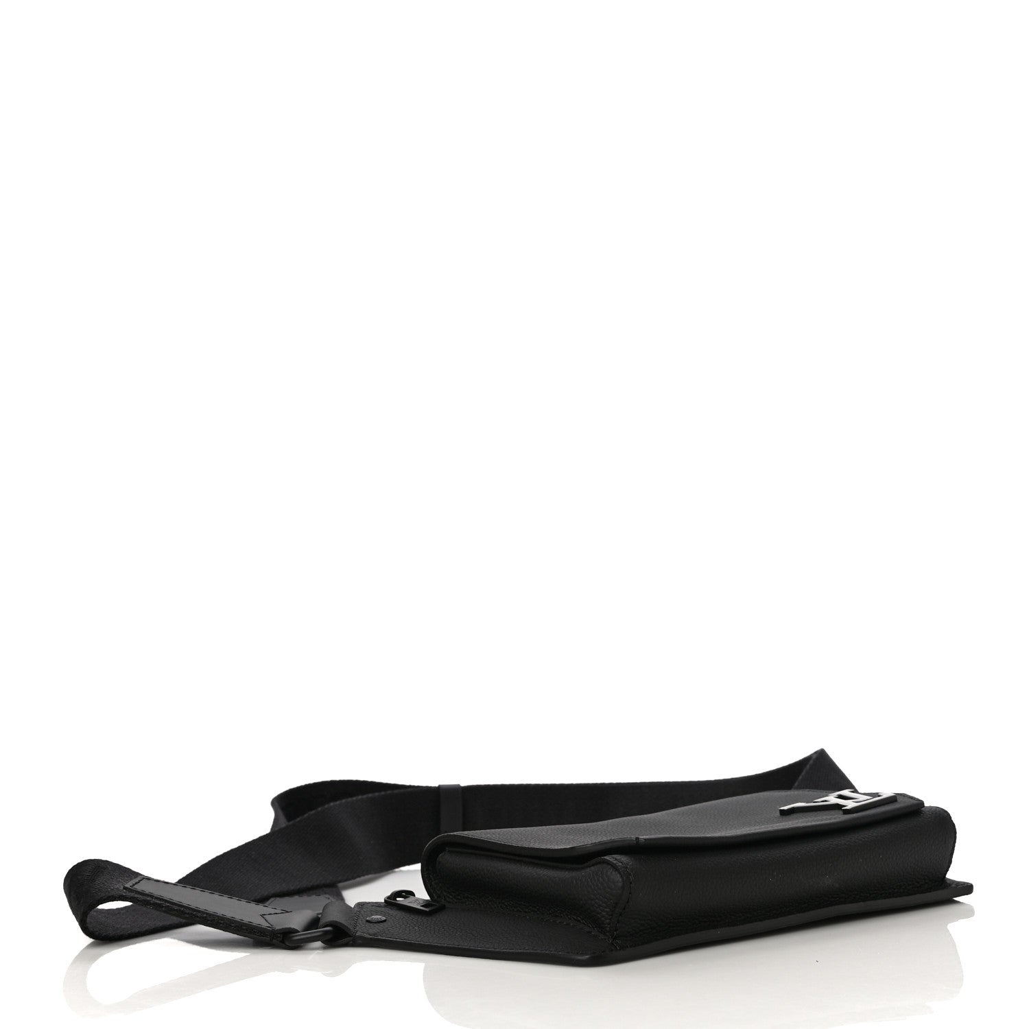 Louis Vuitton Grained Calfskin Aerogram Slingbag Black 4 of 11